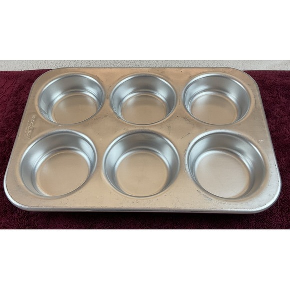 Nordic Ware Naturals® Aluminum 6 Capacity 4 Inch Jumbo Muffin Pan EUC - Picture 4 of 8